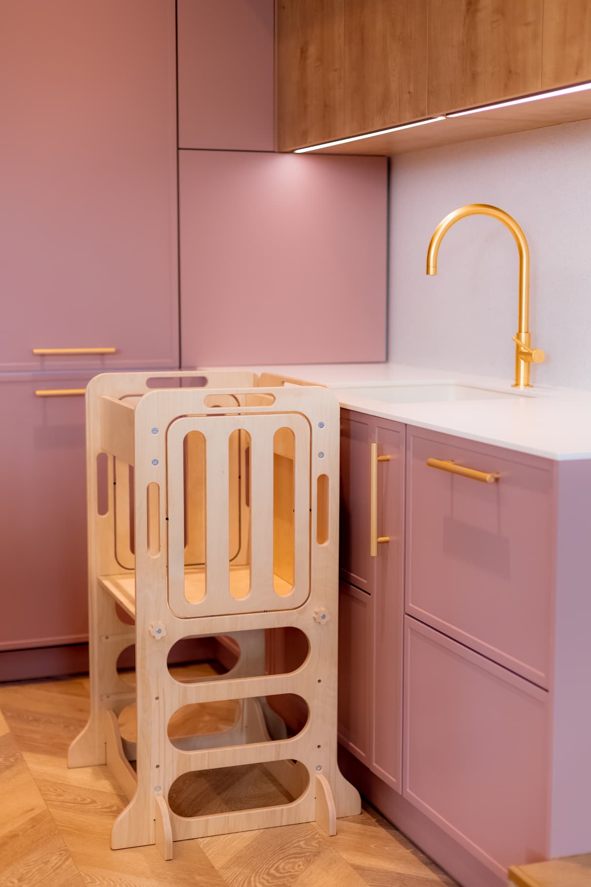 Adjustable PETINKA Light Learning Tower Natural – safe design with removable safety walls